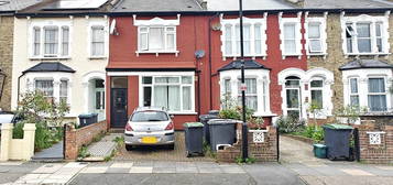 Flat to rent in Whittington Road, Wood Green N22