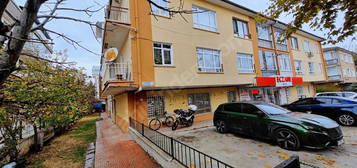 DİKMEN HÜRRİYET CADDESİ ÜZERİ KİRALIK 3+1 ARA KAT YAPILI DAİRE