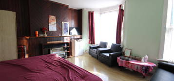 Flat to rent in Sheridan Road, Manor Park, Eastham E12, E7, E6, E13, E11, E10, Ig1,