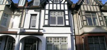 Flat to rent in Guilford Avenue, Surbiton KT5