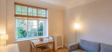 Flat to rent in Donovan Court, London SW10