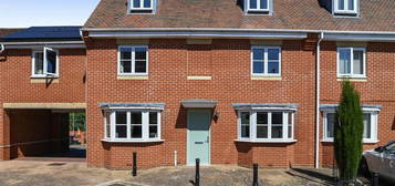 4 bed town house for sale