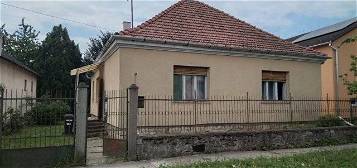 Eladó családi ház, Süttőn, Rákóczi Ferenc utcában 35 M Ft