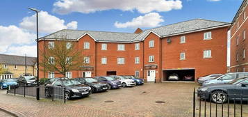 Flat to rent in Salamanca Way, Colchester CO2