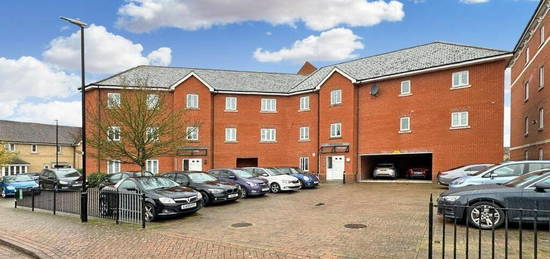 Flat to rent in Salamanca Way, Colchester CO2