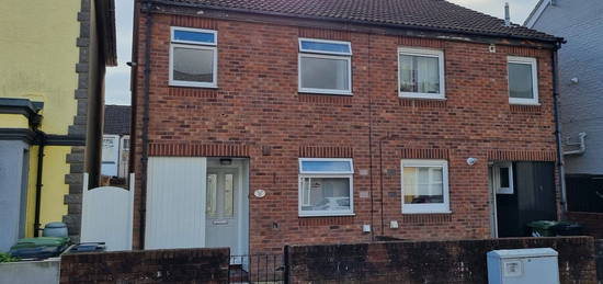 3 bed semi-detached house to rent