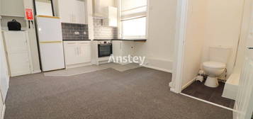 Flat to rent in Northam Road, Southampton SO14