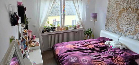 WG-Zimmer in 4-Zimmer-Wohnung – zentrale Lage,