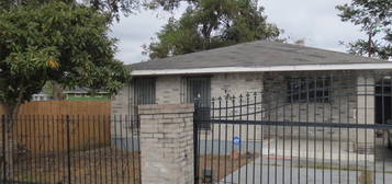 7209 Brownwood St, Houston, TX 77020