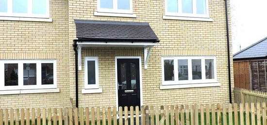 3 bed semi-detached house to rent