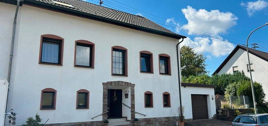 Großzügiges Einfamilienhaus mit Garten und Garage in ruhiger Lage von Schwalbach - Hülzweiler