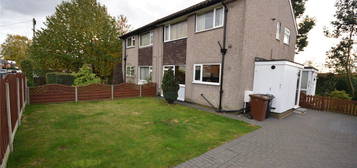 Flat to rent in Oakwood Lane, Leeds, West Yorkshire LS8