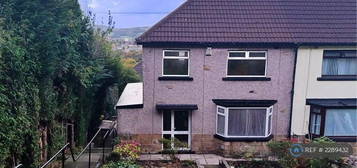 3 bedroom semi-detached house