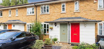 Terraced house to rent in Royal Close, Manor Road N16