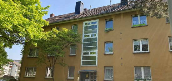 Schön geschnittene 3 bis 4 Zimmerwohnung mit Balkon