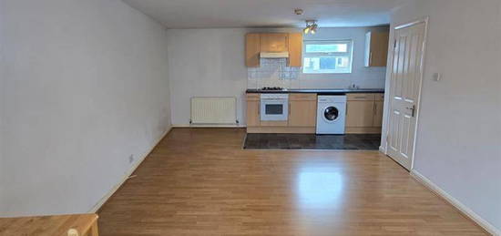 Flat to rent in Windus Road, London N16