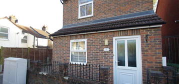 1 bed detached house to rent