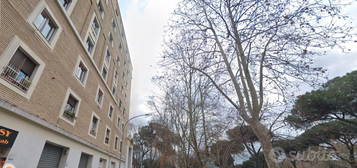 PIAZZA DEI NAVIGATORI - singola - con BALCONE