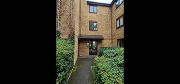 Flat to rent in Spruce Court, London W5