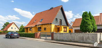 Großzügiges Einfamilienhaus mit 6 Zimmern, Solarthermie, Garten und Keller