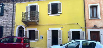 Casa indipendente in vendita in via Giuseppe Garibaldi, 18