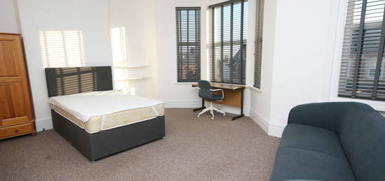 2 bed flat to rent