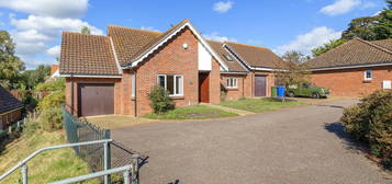 3 bedroom link detached house for sale