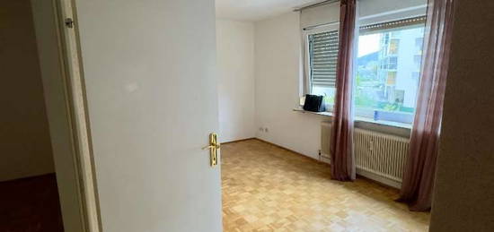 Schöne Zweizimmer- Wohnung, ab sofort Verfügbar