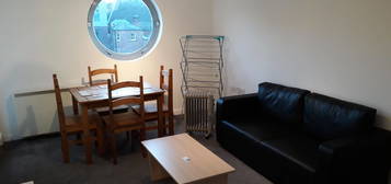 2 bed flat to rent