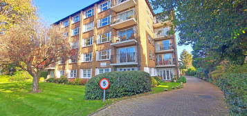 Flat to rent in Downview Road, Worthing BN11