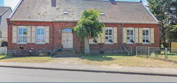 Historisches Landhaus mit weitläufigem Grundstück in Elbnähe!