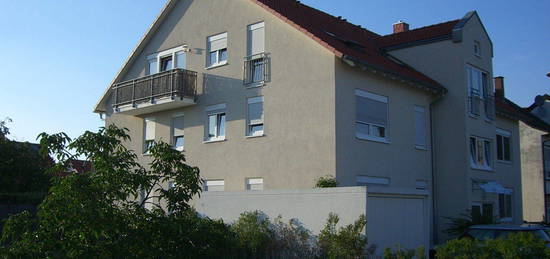 Schöne 3-Zimmer-Dachgeschosswohnung mit Balkon in Neulußheim