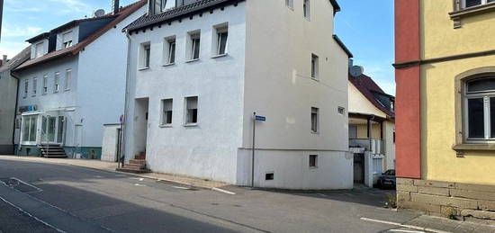 Zweifamilienhaus in zentraler Lage!