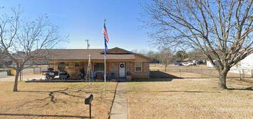 910 Chestnut St, Hico, TX 76457