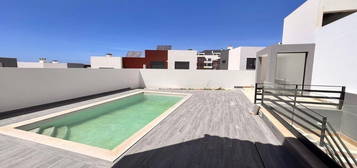 Casa / Villa T4 em Carvoeira de 308,00 m2