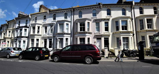 Flat to rent in Cambridge Gardens, Hastings TN34