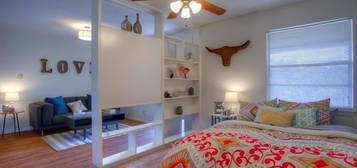 302 E 34th St Apt 206, Austin, TX 78705