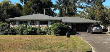 20 Woodville Dr, Natchez, MS 39120