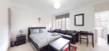 Flat to rent in Forset Court, Edgware Road, London W2