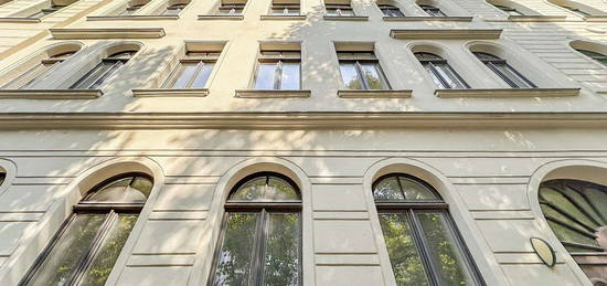 Mietfreie und gepflegte 2-Zimmerwohnung mit großem Balkon inmitten des Waldstraßenviertels