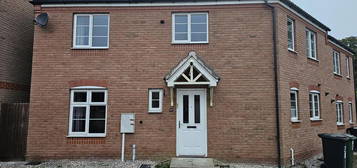 3 bedroom semi-detached house to rent