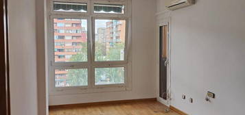 Piso en venta en Gran Via de Les Corts Catalanes, 1136, Provençals del Poblenou