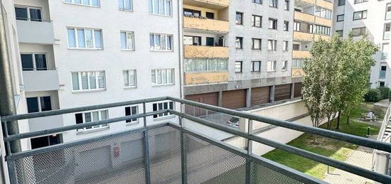 Schöne 2-Zimmerwohnung mit Balkon in U-Bahn-Nähe