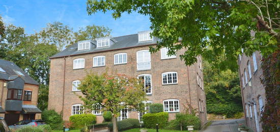 Flat for sale in Abbey Mill Lane, St.Albans AL3