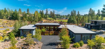 61672 Hosmer Lake Dr, Bend, OR 97702