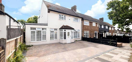 4 bedroom end of terrace house for sale