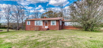 52 Hankins Ln, Castlewood, VA 24224