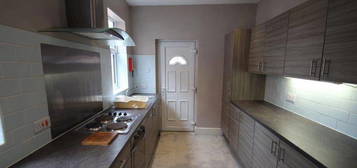 4 bedroom terraced house to rent