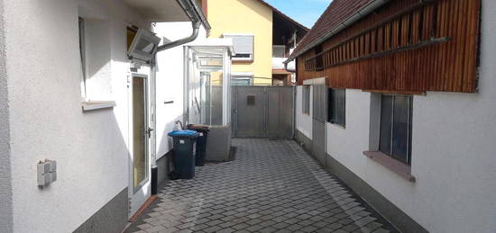 Haus mit Hof und Nebengebäude in Lambsheim von privat