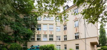 Traum Dachgeschosswohnung mit Terrasse / Maisonettestil